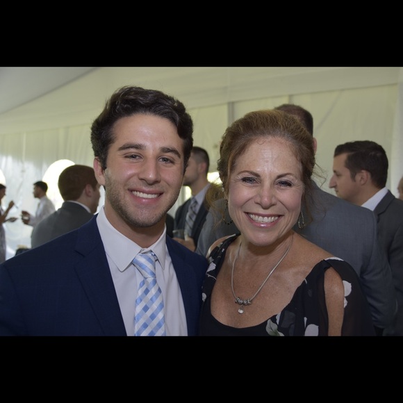 Meet your Posher, Lisa - Picture 3 of 5